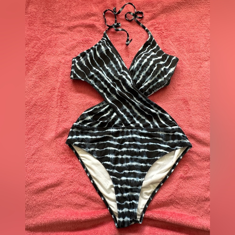 One piece bathing suit